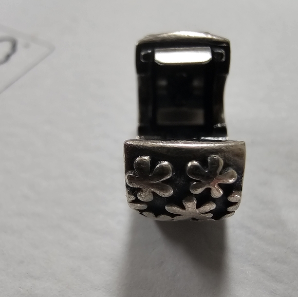 Pandora Flowers Sterling Silver Clip Charm - Picture 6 of 8